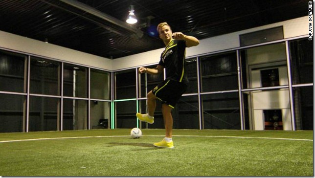 121116104234-mario-gotze-footbonaut-dortmund-horizontal-gallery